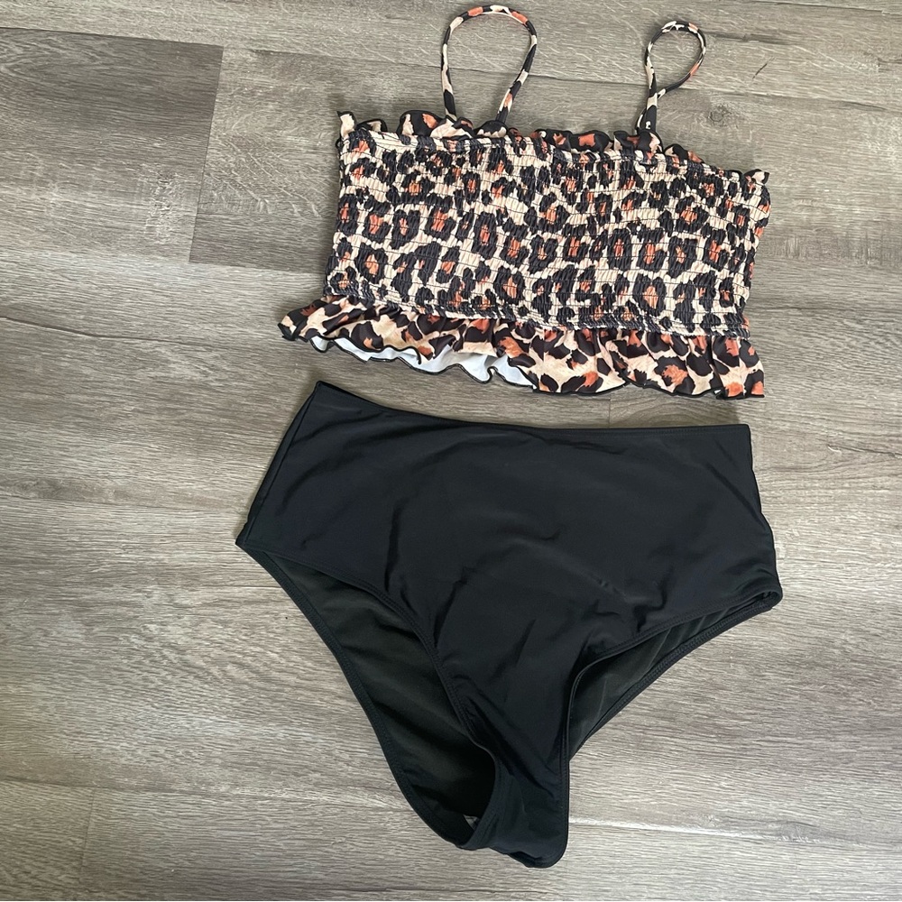 NWOT Juniors 2 piece swimsuit
